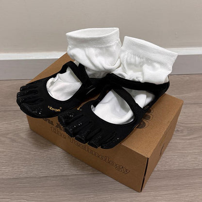 Kavifo SoleFlow™ barefoot flats shown in black with minimalist design, flexible sole, and lightweight construction.